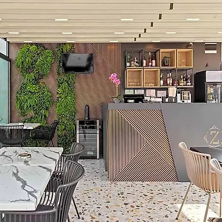 Hotel Zeth House 3*